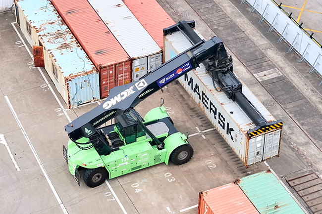 徐工純電動(dòng)正面吊“綠”動(dòng)浙江各大海港