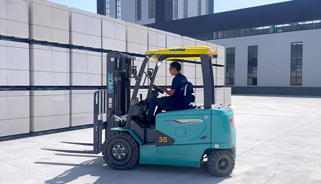 【客戶(hù)證言】與“鋰”同行，綠動(dòng)未來(lái)！徐工電動(dòng)叉車(chē)圈粉客戶(hù)