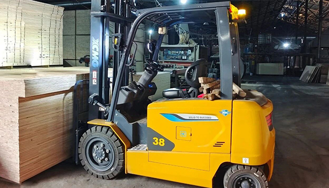 “鯤鵬展翅，板材搬運(yùn)無(wú)壓力！”